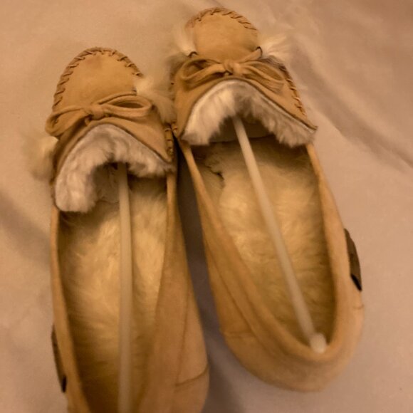 Delman Suede Leather Moccasin on Heel W/Tie, Pale Camel, Fur Lined Pump Sz 6.5B - Picture 5 of 9